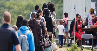 ‘No free ticket’ Canada warns as Nigerian asylum seekers cross from US