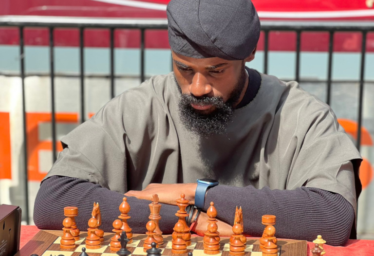 Tunde Onakoya: Nigerian breaks chess marathon record