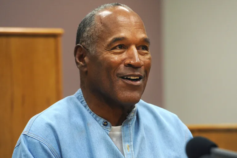 OJ Simpson: Former US football star dies aged 76 OJ Simpson: Former US football star dies aged 76